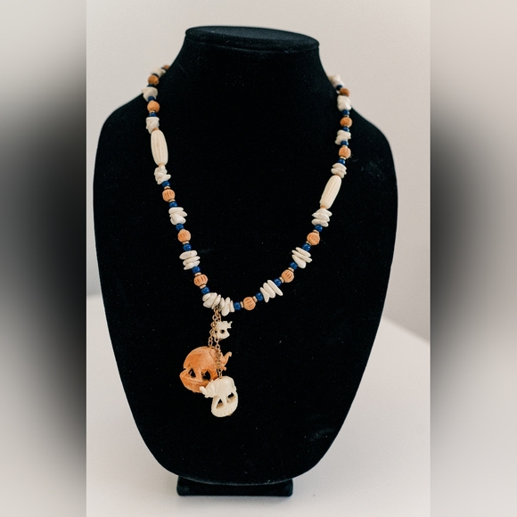 Vintage 60/70s Miriam Haskell Carved Celluloid & Wood Elephant Pendant Necklace - Picture 2 of 2
